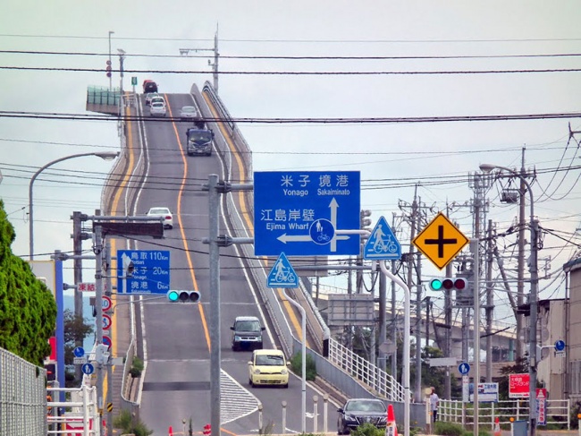 1935655-steep-rollercoaster-bridge-eshima-ohashi-japan-22-650-4940e655f0-1484650699