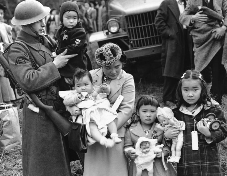 22 Chilling Pictures Of Life At Japanese Internment Camps