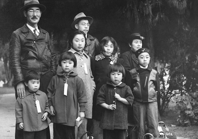 22 Chilling Pictures Of Life At Japanese Internment Camps