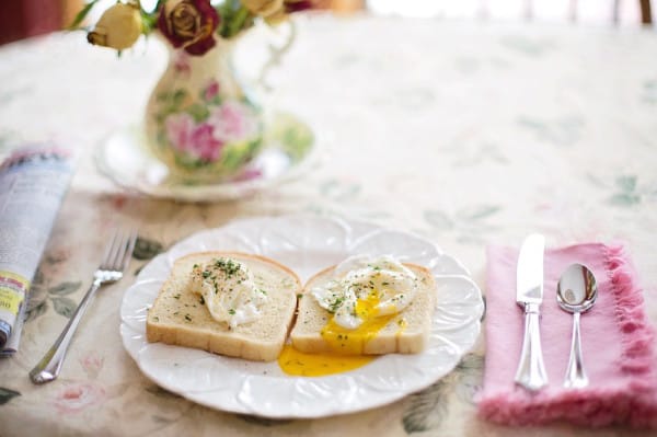 poached-eggs-on-toast-739401_1280-600x399