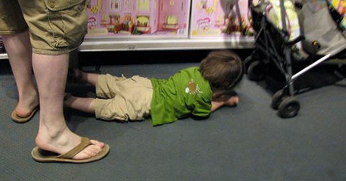 Toddler Throws Huge Temper Tantrum In Toy Store, Dad Tries His Best To