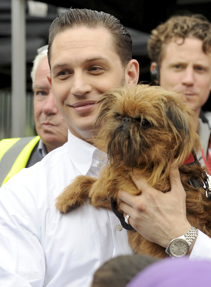love-for-dogs-tom-hardy-4-59bf6a7d791c6__700