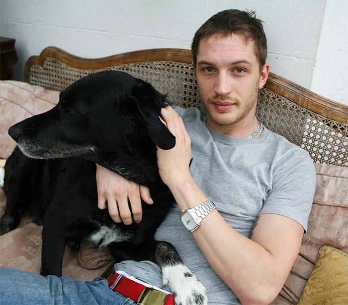 love-for-dogs-tom-hardy-59bf78abe7f17__700