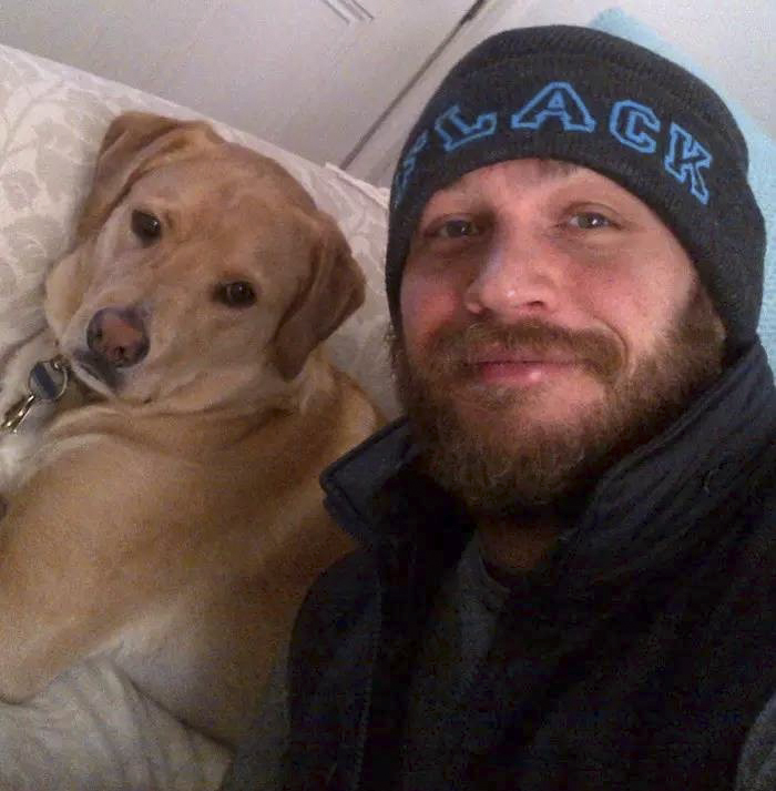 love-for-dogs-tom-hardy-7-59bf724807b3a__700