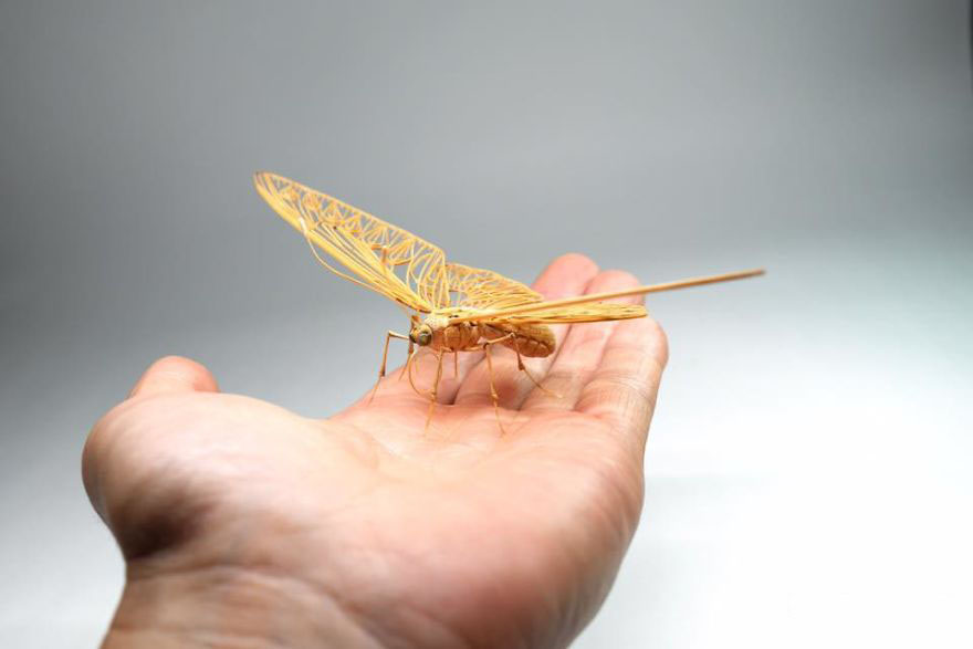 the-japanese-artist-who-creates-life-size-insects-exclusively-from-bamboo-will-impress-you-59e088657e9a7__880