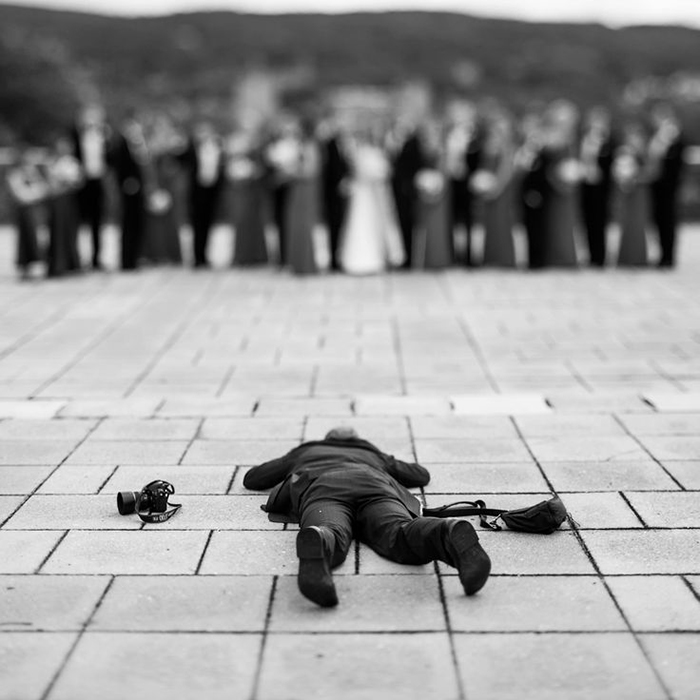 funny-crazy-wedding-photographers-behind-the-scenes-42-57751a29719d5__700