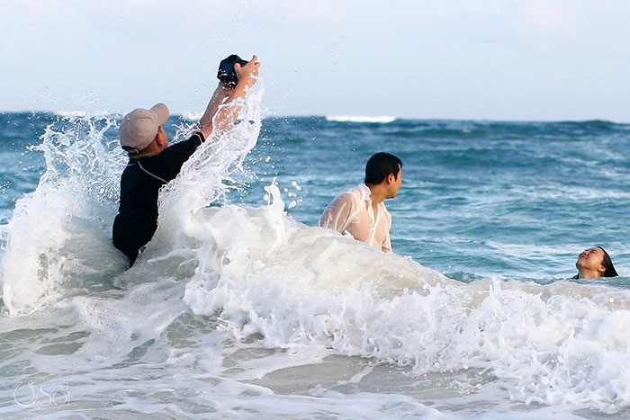 funny-crazy-wedding-photographers-behind-the-scenes-45-5774e319bbb66__700