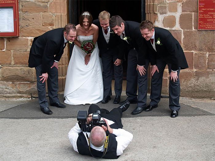funny-crazy-wedding-photographers-behind-the-scenes-58-5774fdc6e8d0f__700