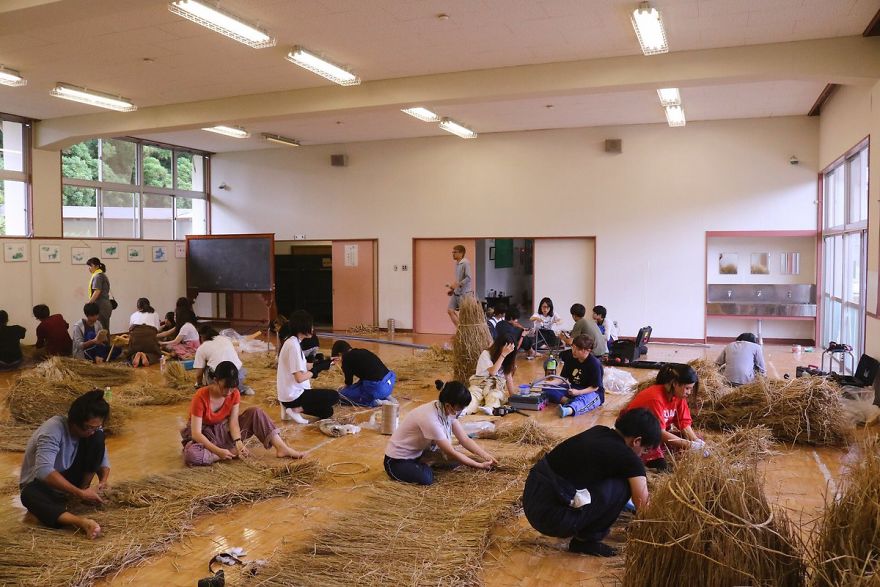 straw-sculptures-wara-art-festival-niigata-japan-27-59d5d4b72fe52__880