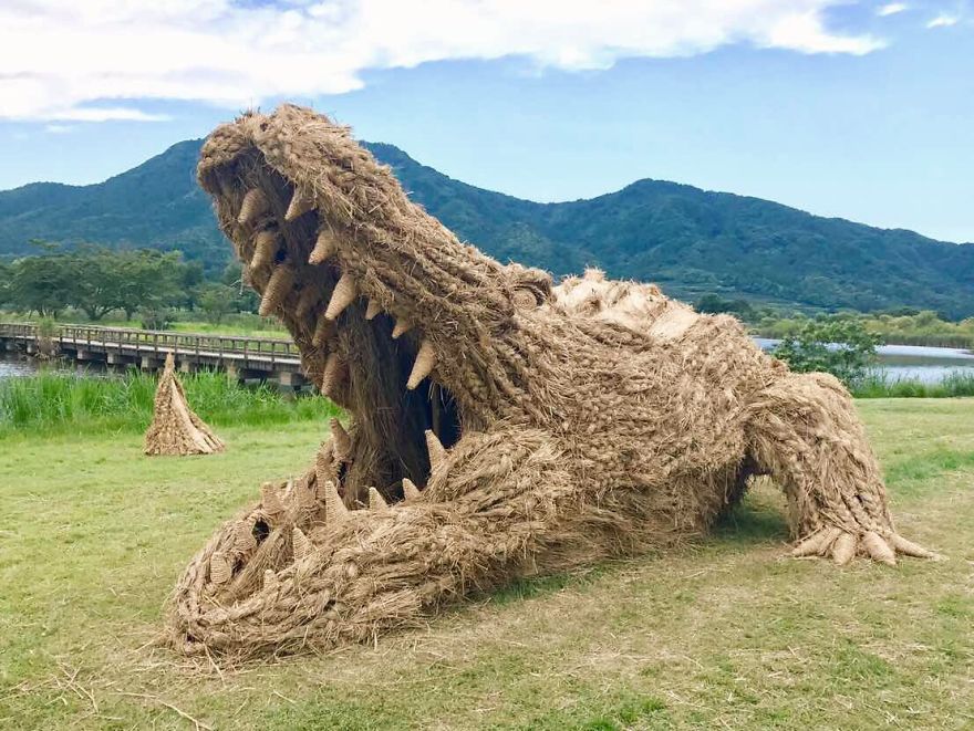 straw-sculptures-wara-art-festival-niigata-japan-4-59d5d47704285__880