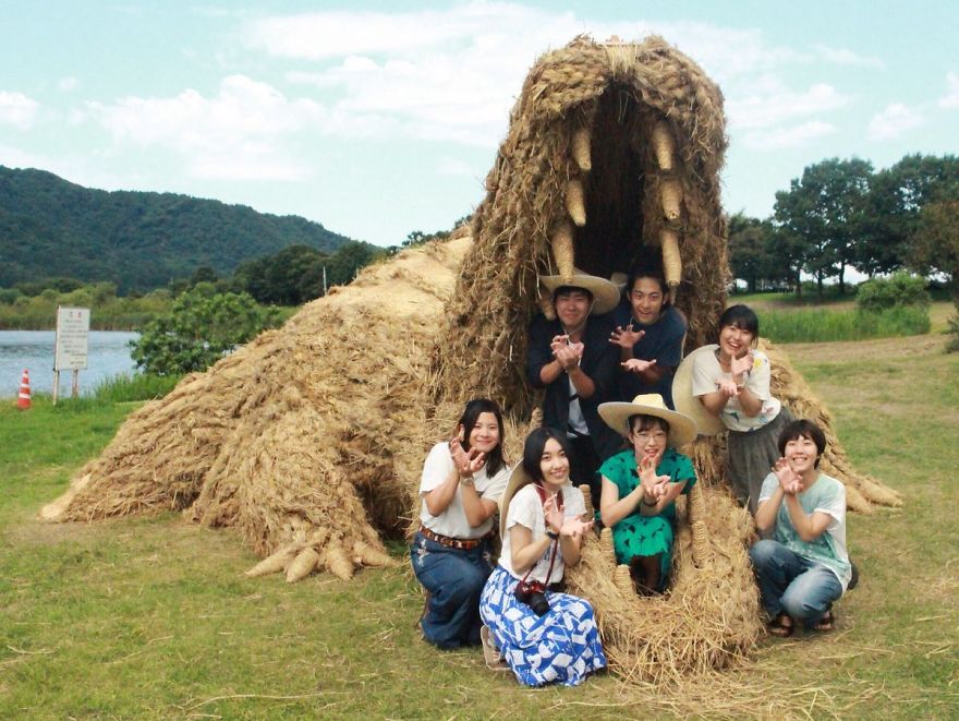 straw-sculptures-wara-art-festival-niigata-japan-6-59d5d47ae5d23__880