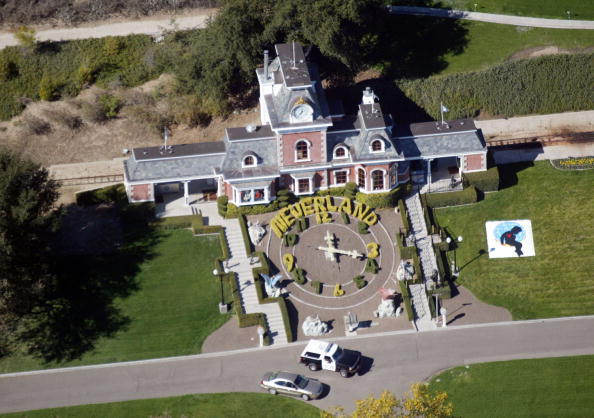 LOS OLIVOS, CA - NOVEMBER 18 :  An aerial photo shows a Santa Barbara County Sheriff's vehicle in front of singer Michael Jackson's Neverland Ranch November 18, 2003 outside of Santa Barbara, California. Police armed with a search warrant swarmed Jackson's sprawling home in the Santa Ynez Valley. One media report said the warrant was tied to allegations brought by a 12-year-old boy.  (Photo by Frazer Harrison/Getty Images)