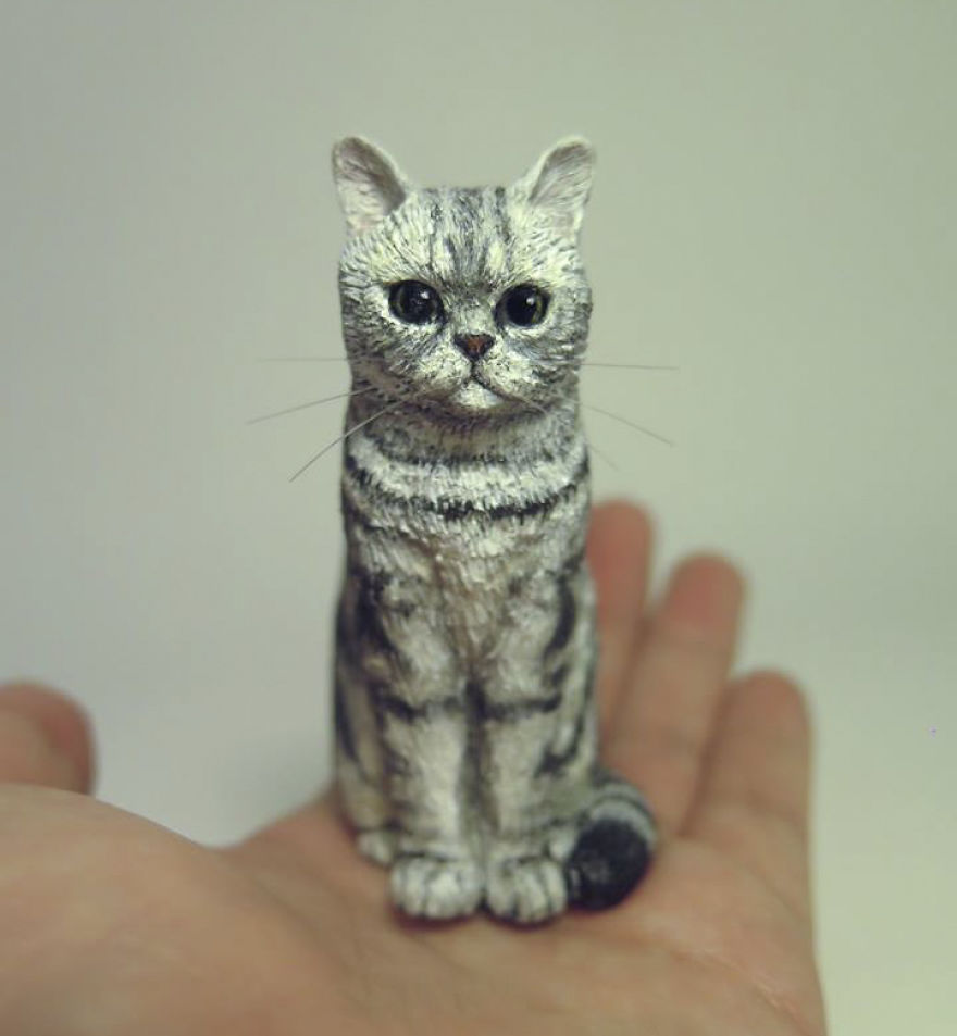 an-artist-working-in-realistic-miniature-cat-statue-5a698dc008f18__880