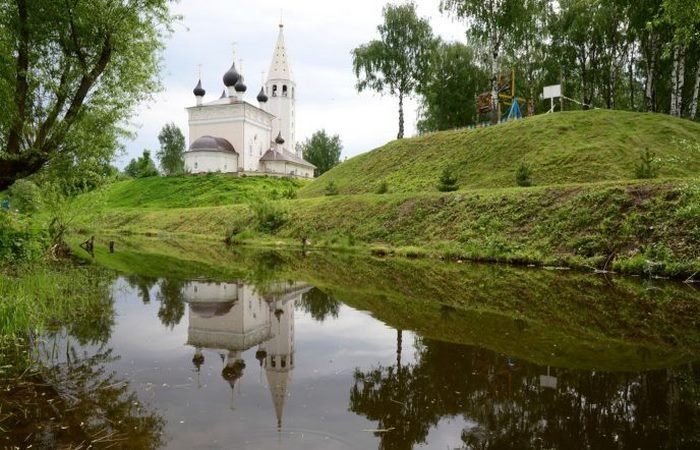 sravnenie_russkix_i_evropejskix_dereven_dejstvitelno_mozhet_vyzvat_silnye_emocii_ved_v_kazhdoj_iz_nix_otrazhaetsya_unikalnaya_kultura_tradicii_i_obraz_zhizni__toppositiv_ru-13