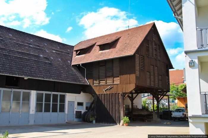 sravnenie_russkix_i_evropejskix_dereven_dejstvitelno_mozhet_vyzvat_silnye_emocii_ved_v_kazhdoj_iz_nix_otrazhaetsya_unikalnaya_kultura_tradicii_i_obraz_zhizni__toppositiv_ru-18
