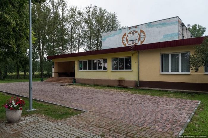 sravnenie_russkix_i_evropejskix_dereven_dejstvitelno_mozhet_vyzvat_silnye_emocii_ved_v_kazhdoj_iz_nix_otrazhaetsya_unikalnaya_kultura_tradicii_i_obraz_zhizni__toppositiv_ru-8